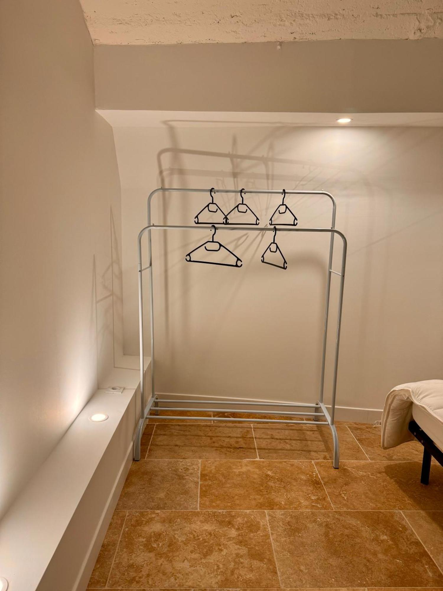 Place De Parking Au Pied Du Logement - Spacieux Et Atypique Apartment Орлеан Екстериор снимка