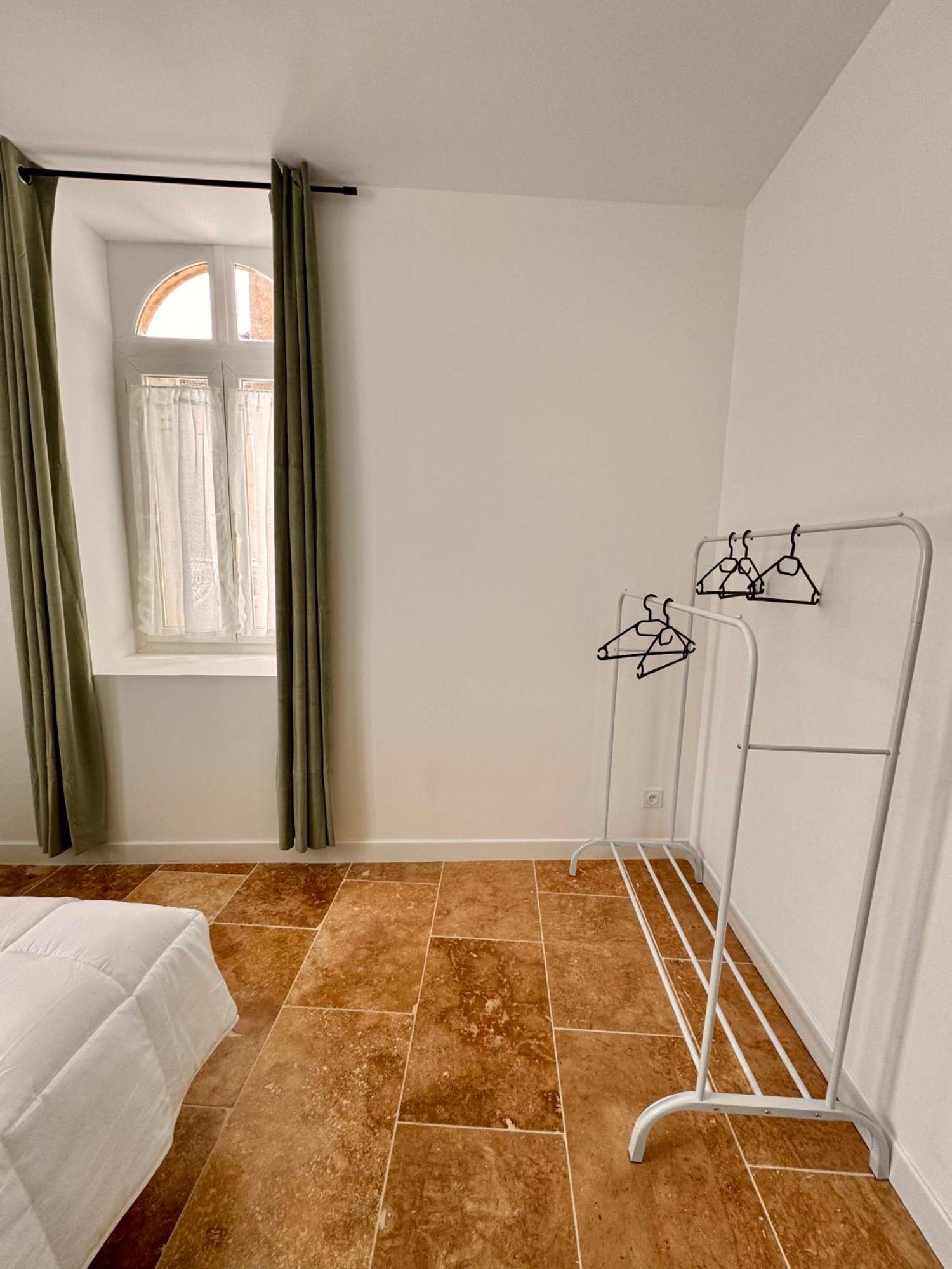 Place De Parking Au Pied Du Logement - Spacieux Et Atypique Apartment Орлеан Екстериор снимка